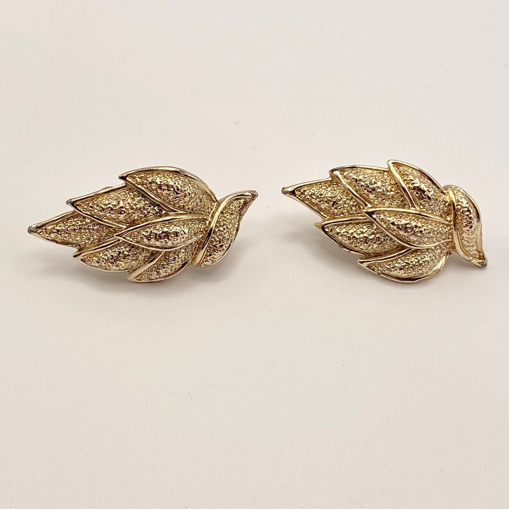 Coro Earrings Leaf Mid Century Botanical Gold Tone Vintage Clip On 1.25"